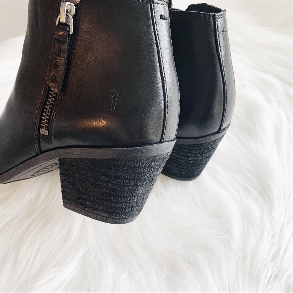 FRYE JUDITH BLACK LEATHER DOUBLE ANKLE ZIP BOOTIES - Picture 4 of 5